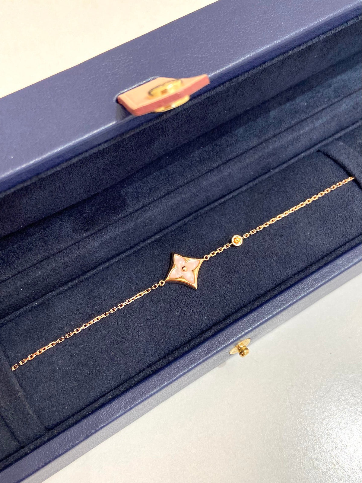 Louis Vuitton - Color Blossom - 18k pink gold (750), pink mother-of-pearl, diamond and garnet - Pink