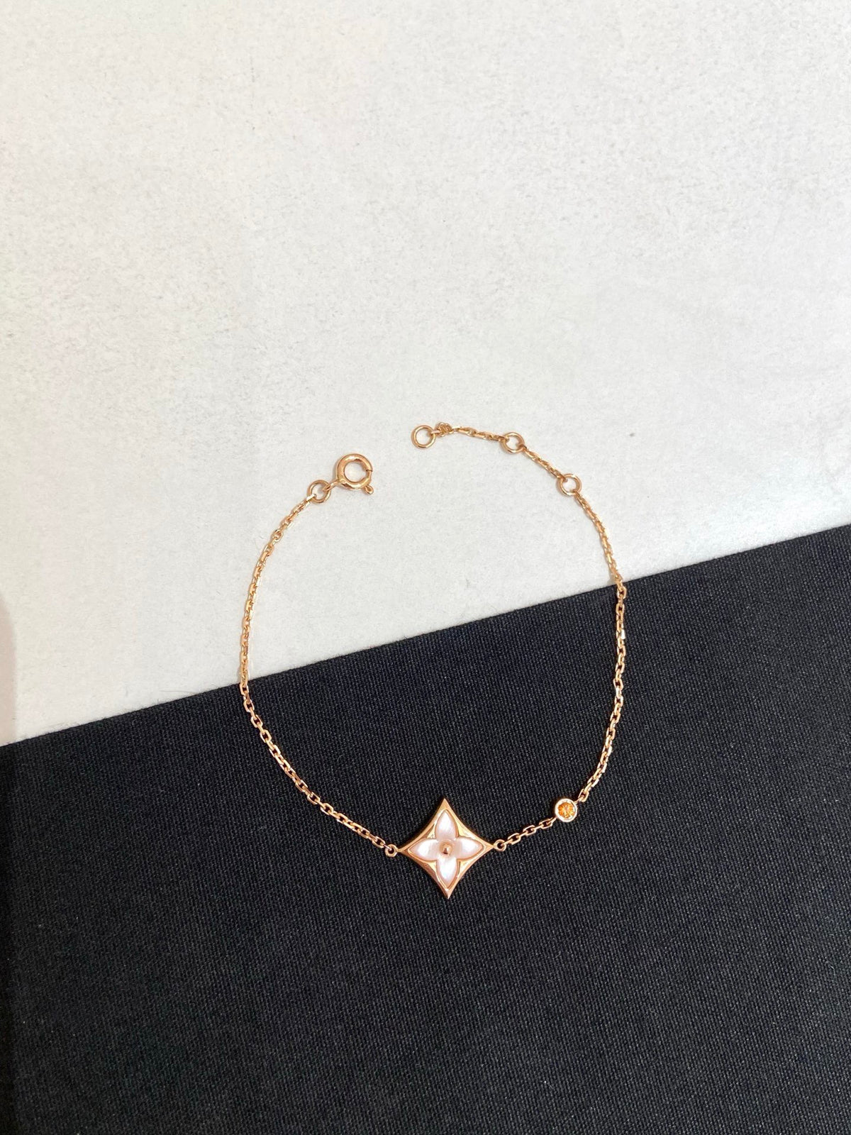 Louis Vuitton - Color Blossom - 18k pink gold (750), pink mother-of-pearl, diamond and garnet - Pink