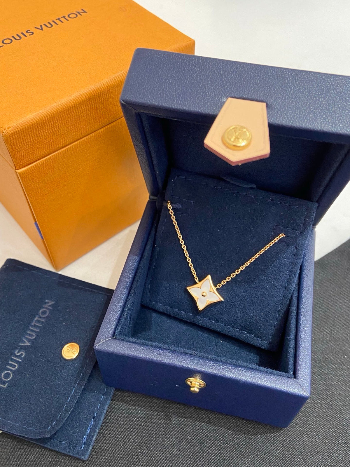 Louis Vuitton - Color Blossom - 18k pink gold and white mother-of-pearl - Gold
