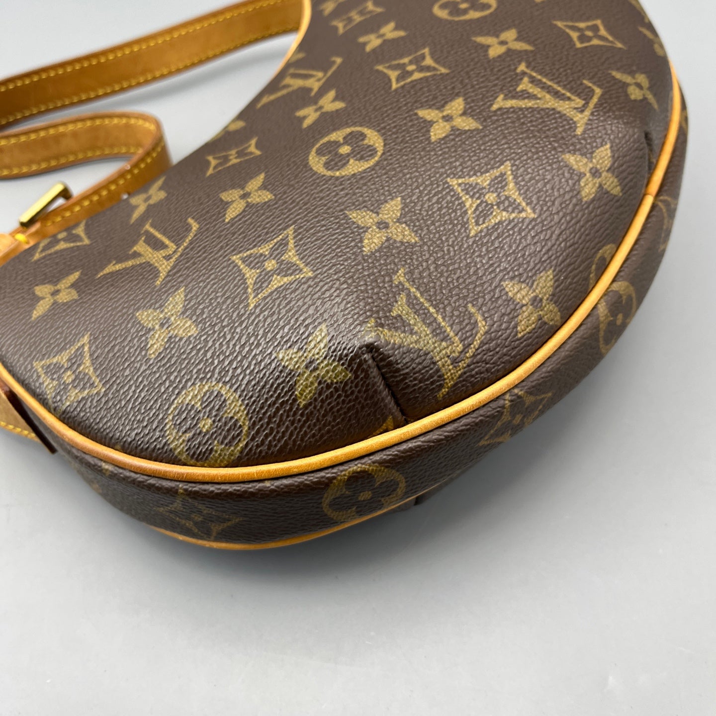 Louis Vuitton - Croissant - Leather - Brown - (small)