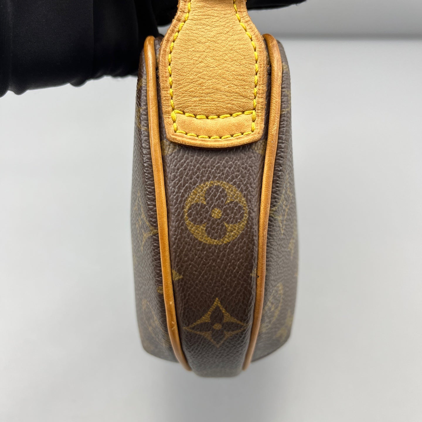 Louis Vuitton - Croissant - Leather - Brown - (small)