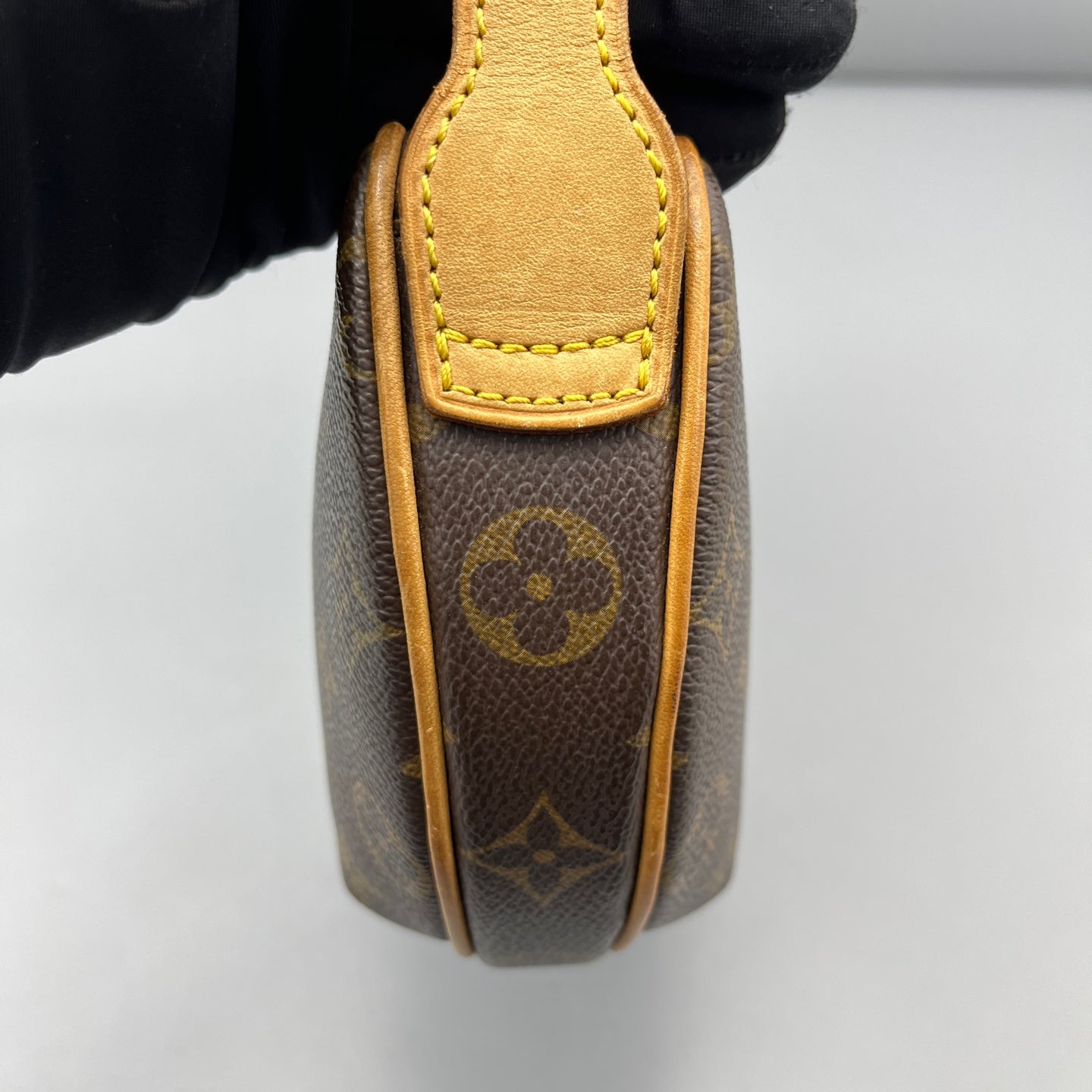 Louis Vuitton - Croissant - Leather - Brown - (small)
