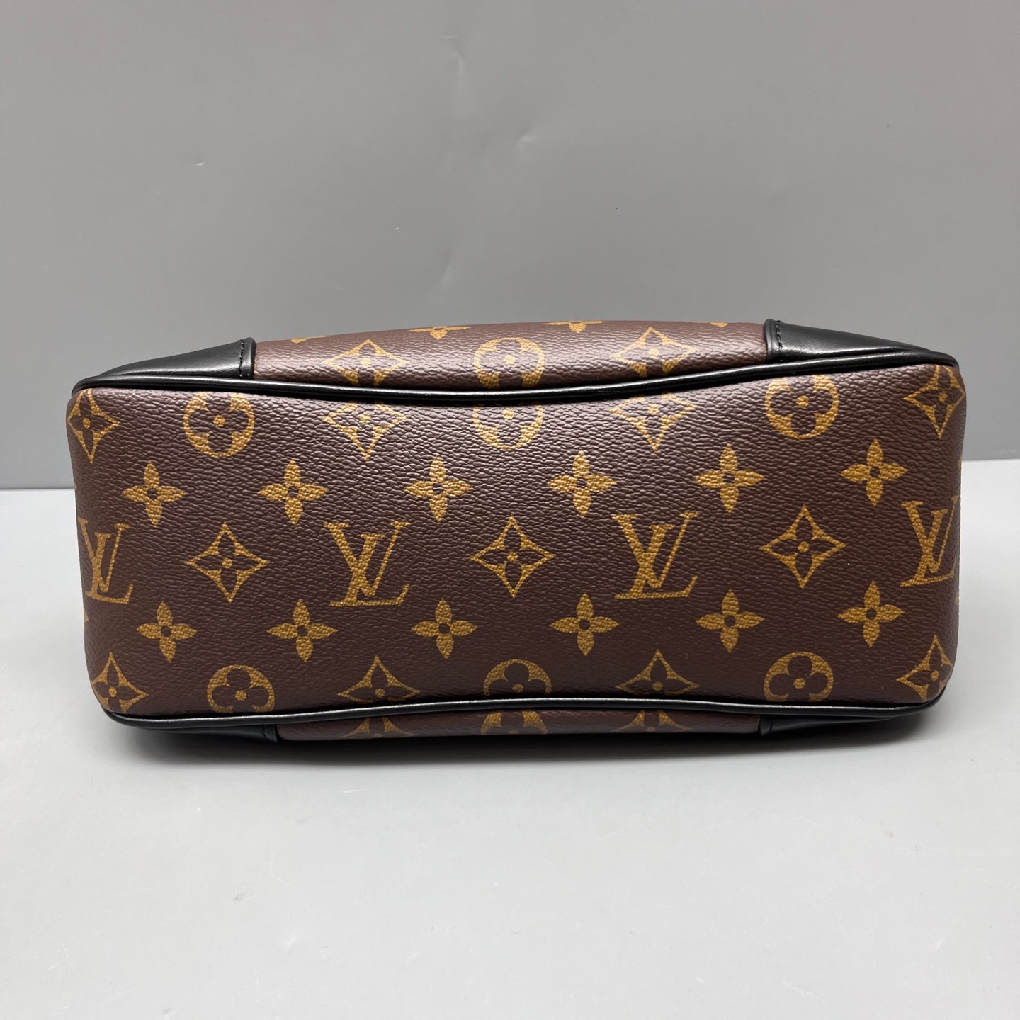 Louis Vuitton - Croissant Style Shoulder Bag - Monogram coated canvas with leather trim - Brown and Black - (Small)