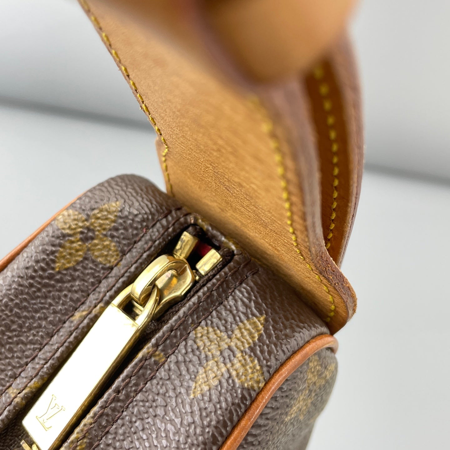 Louis Vuitton - Croissant - Synthetic - Brown - (large)