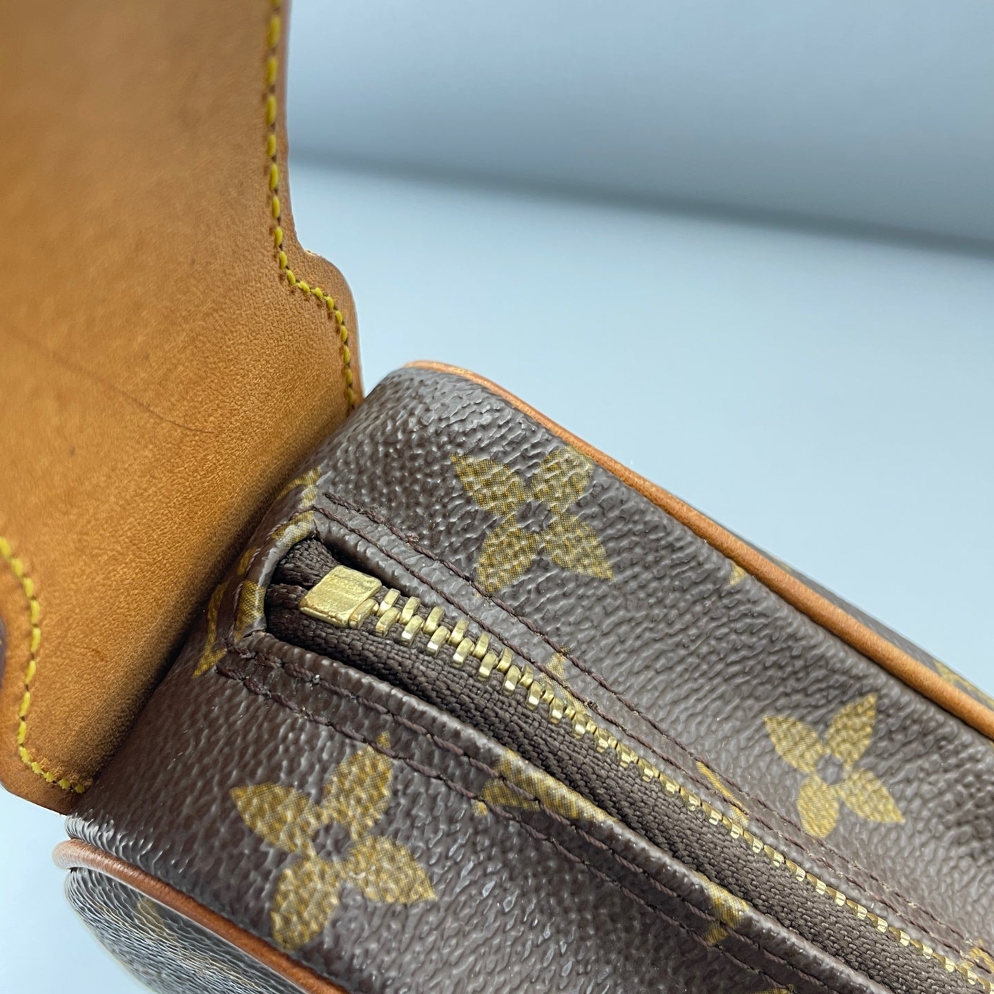 Louis Vuitton - Croissant - Synthetic - Brown - (large)