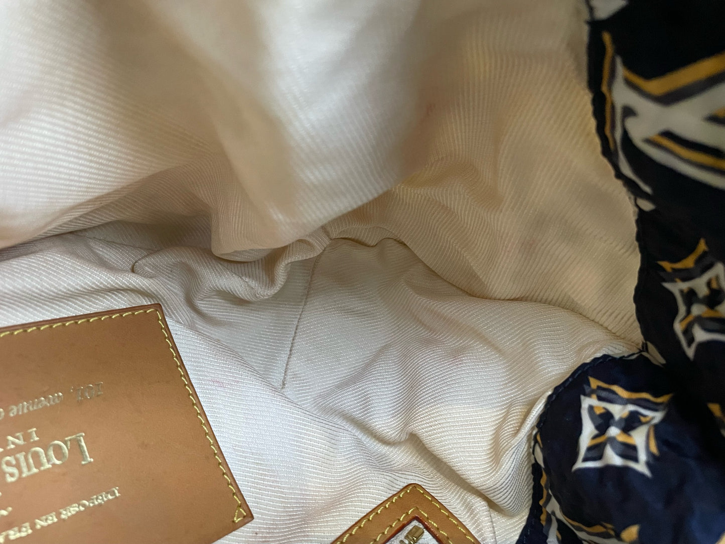 Louis Vuitton - Cruise Knot Hobo Phantom Monogram - Quilted synthetic textile with Monogram pattern, natural cowhide leather (Vachetta) trim, and cotton rope handles - Navy with Multicolour Monogram - (medium)