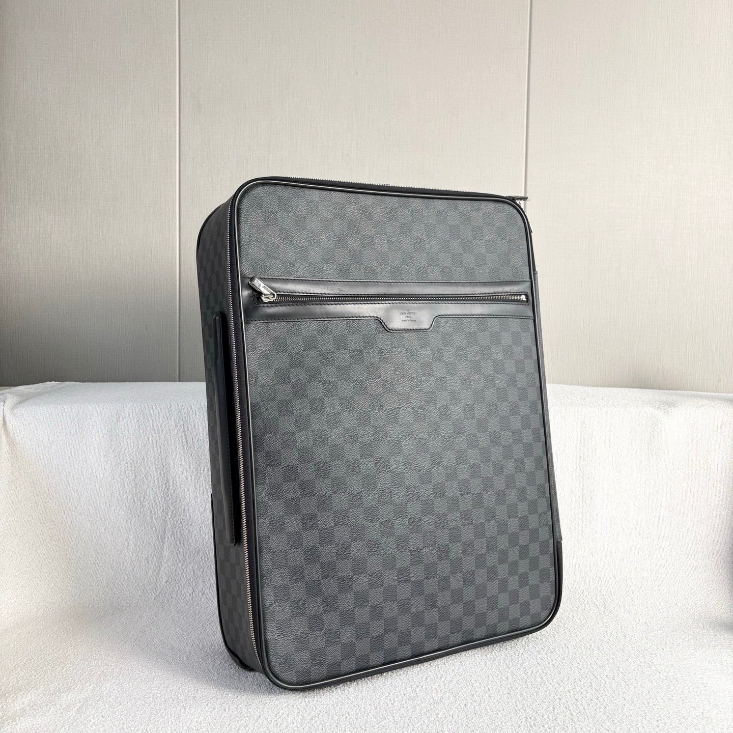 Louis Vuitton - Damier Graphite Rolling Suitcase - Coated Canvas - Black - (large)