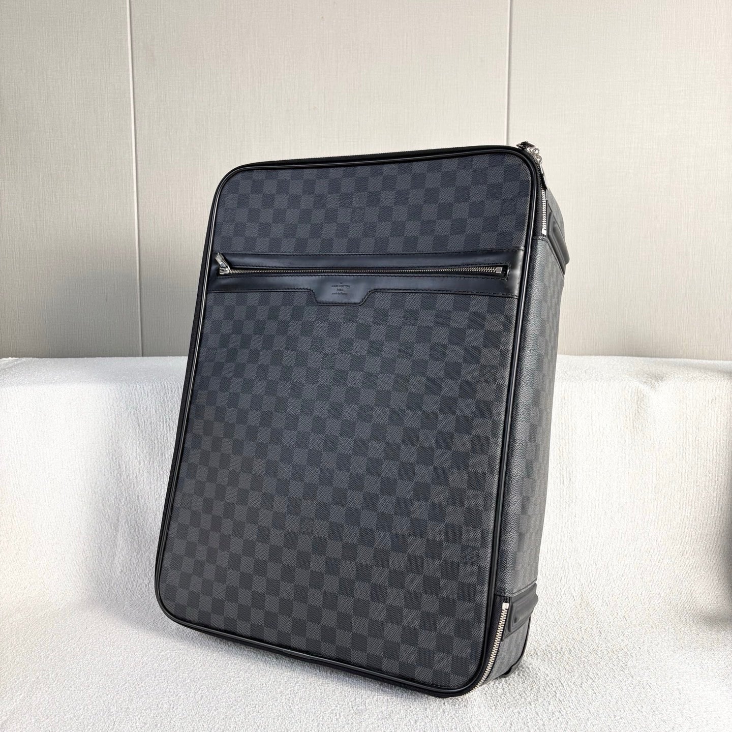 Louis Vuitton - Damier Graphite Rolling Suitcase - Coated Canvas - Black - (large)