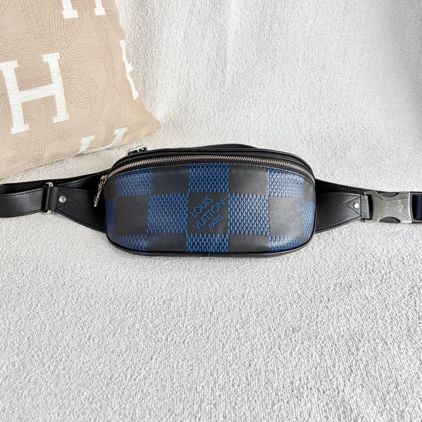 Louis Vuitton - Damier Infini Bumbag - Leather - Multicolour - (medium)