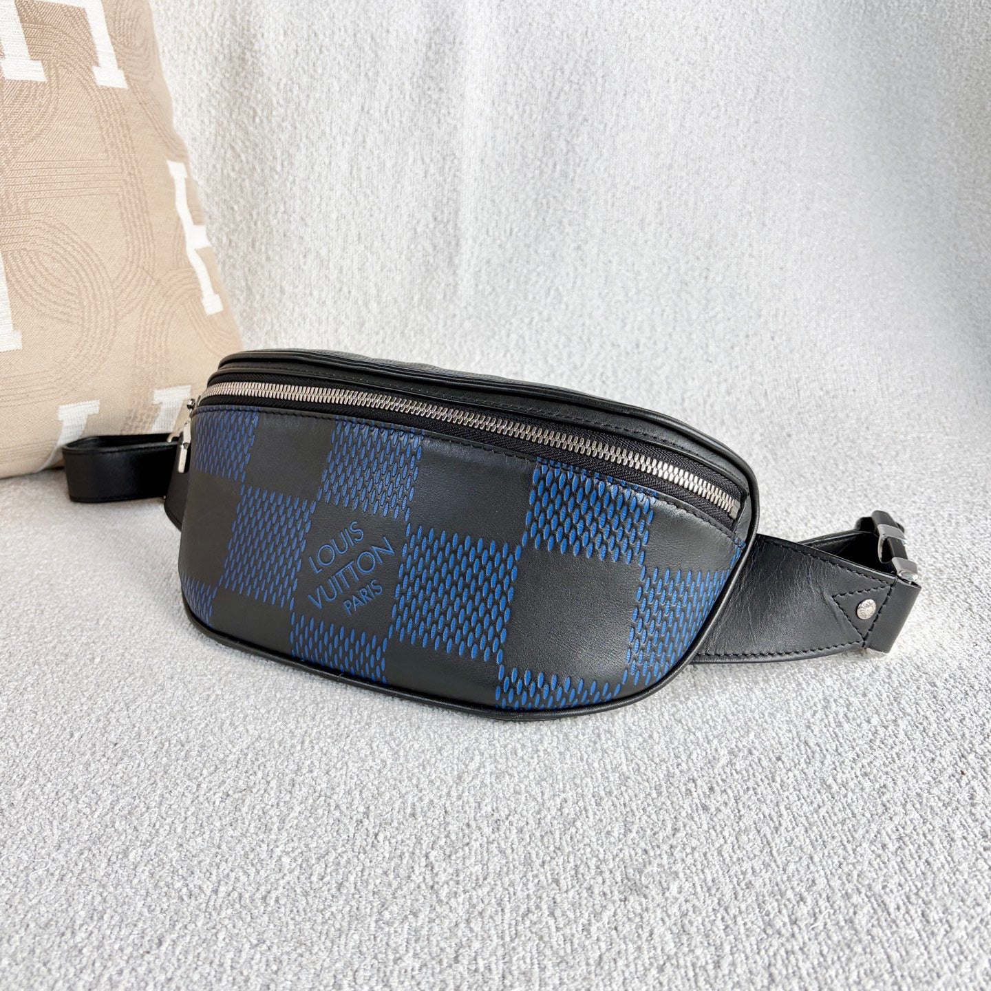 Louis Vuitton - Damier Infini Bumbag - Leather - Multicolour - (medium)