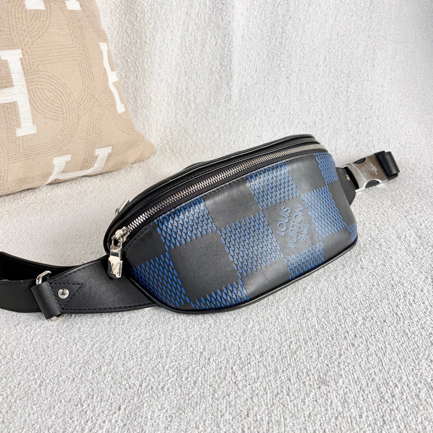 Louis Vuitton - Damier Infini Bumbag - Leather - Multicolour - (medium)