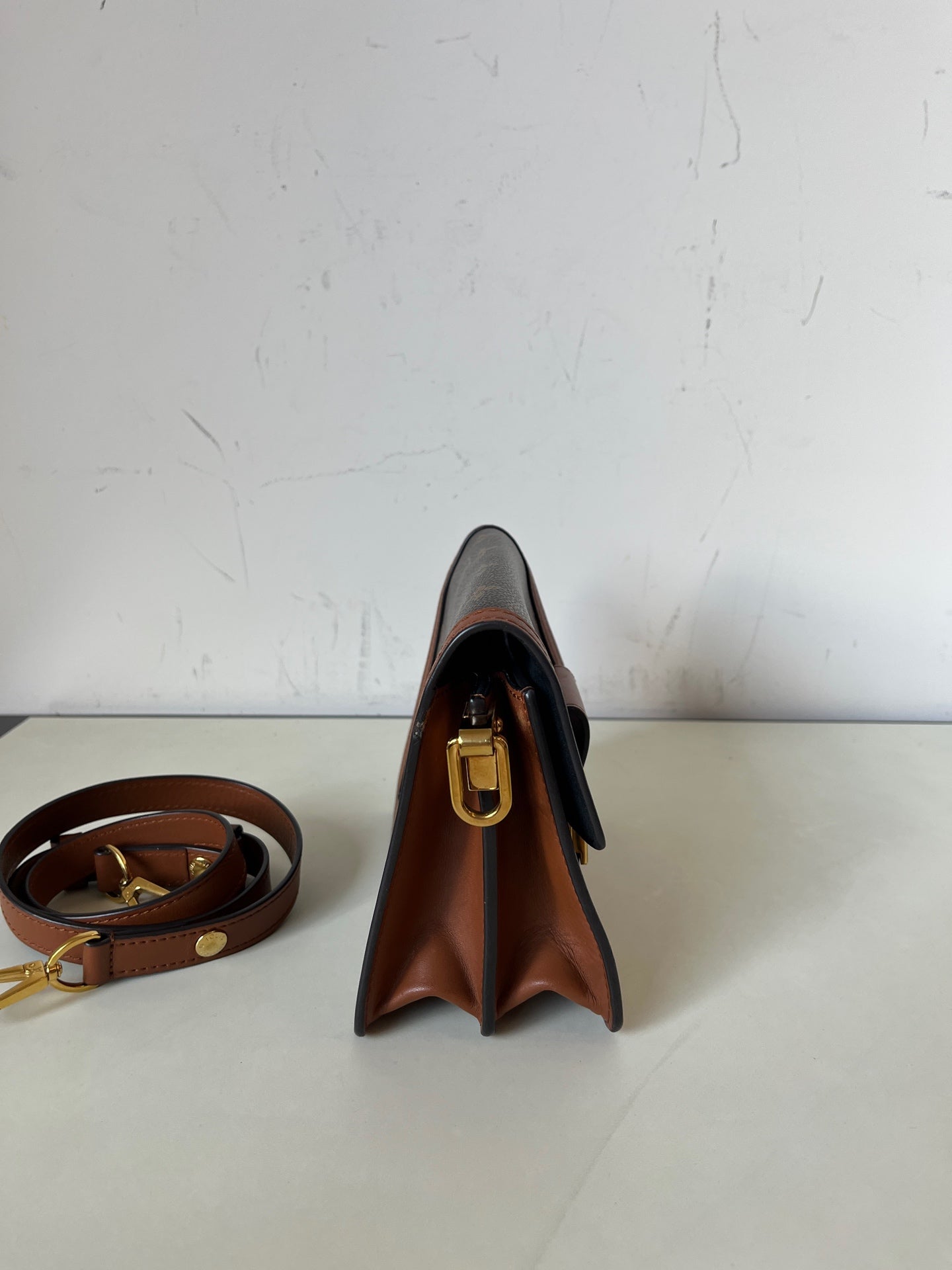 Louis Vuitton - Daphne - Leather - Brown - (Small)