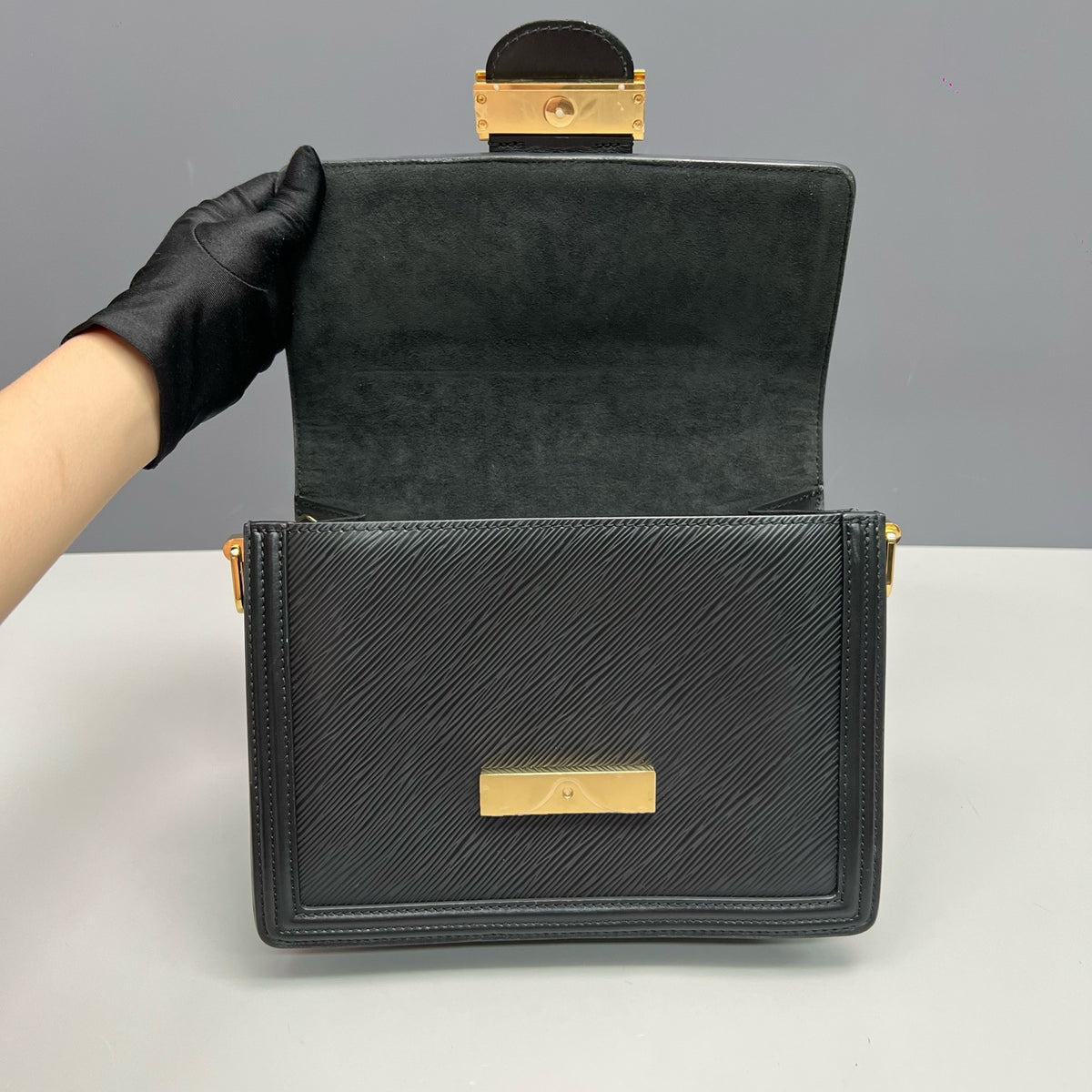 Louis Vuitton - Dauphine Medium - Leather - Black - (Medium)