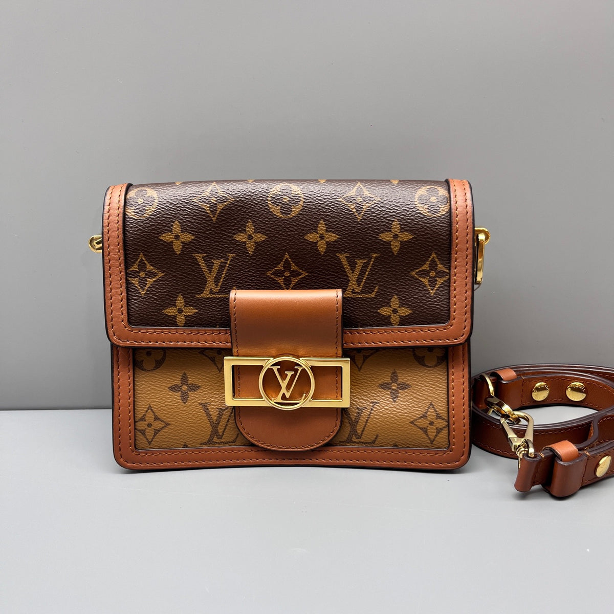Louis Vuitton - Dauphine Messenger Bag - Leather - Brown - (small)