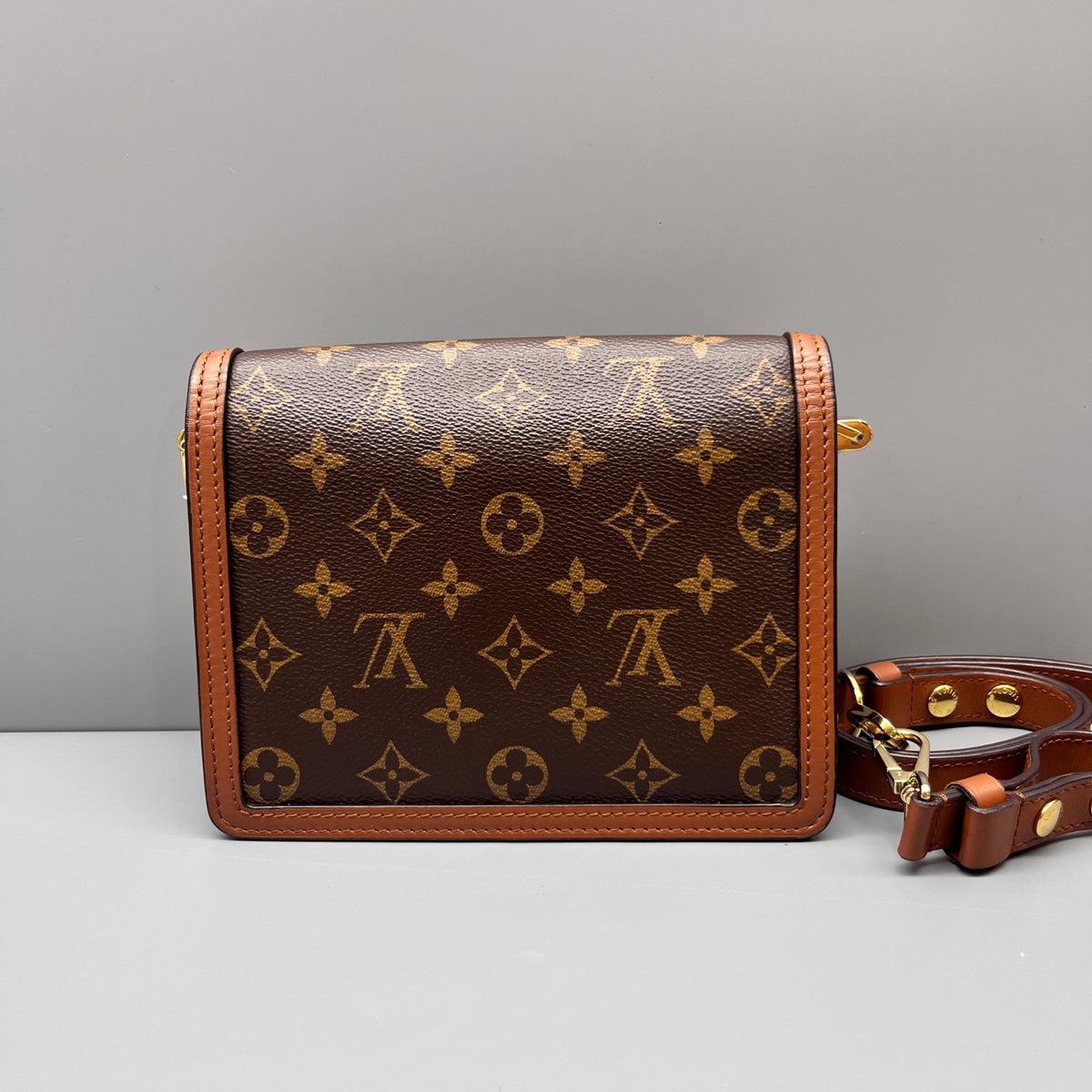 Louis Vuitton - Dauphine Messenger Bag - Leather - Brown - (small)