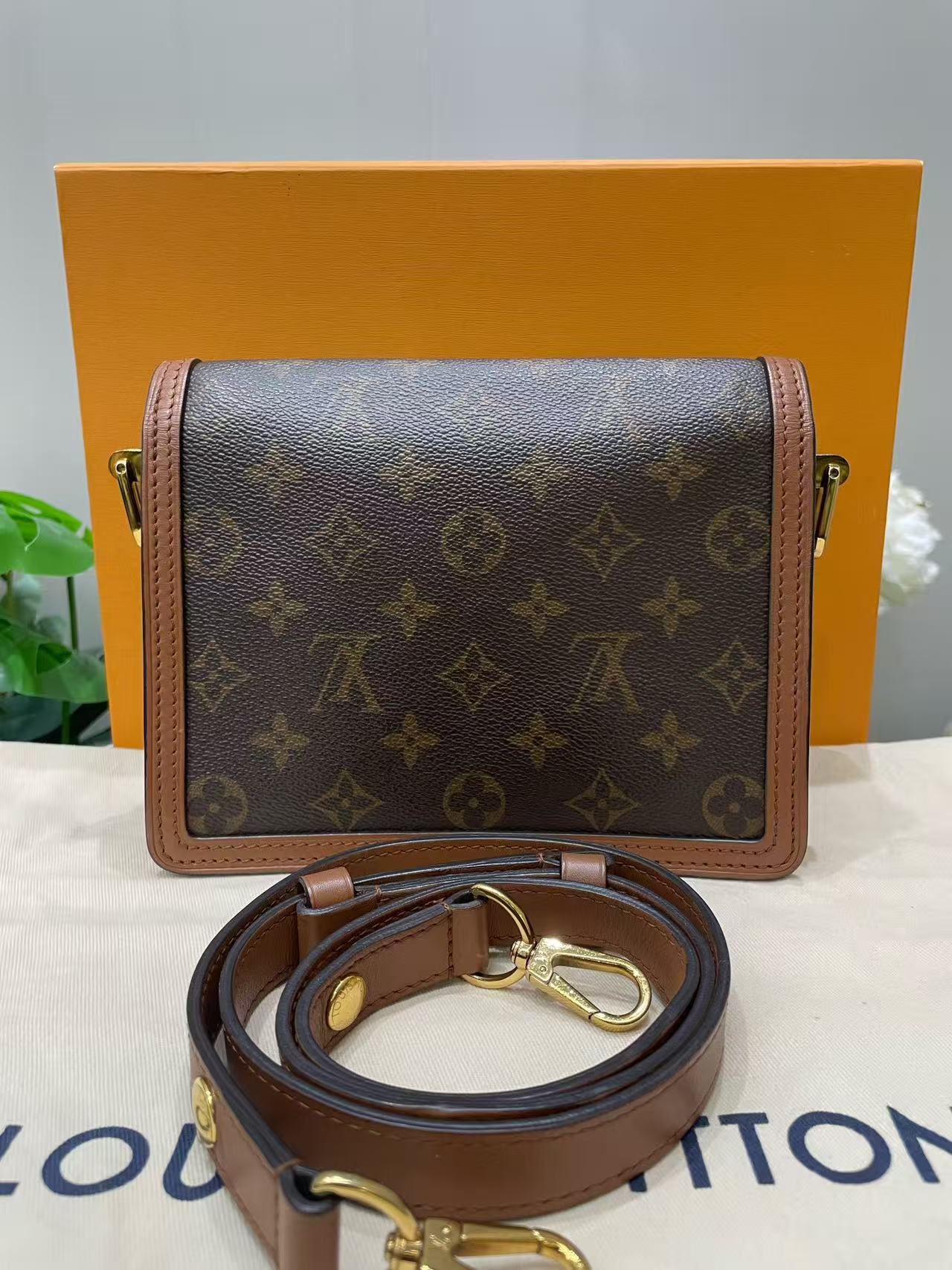 Louis Vuitton - Dauphine Mini - Monogram canvas with calfskin leather trim - Brown with Monogram and Tan Leather - (mini)