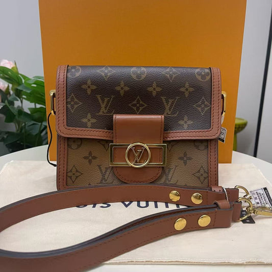 Louis Vuitton - Dauphine MM - Monogram coated canvas with leather trim - Brown - (medium)
