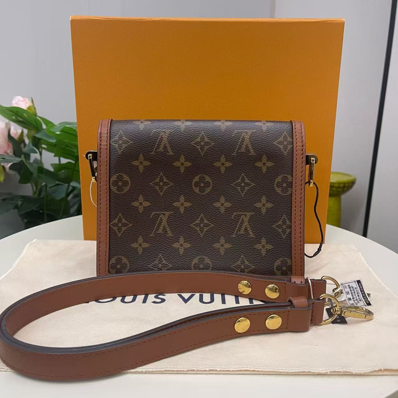 Louis Vuitton - Dauphine MM - Monogram coated canvas with leather trim - Brown - (medium)