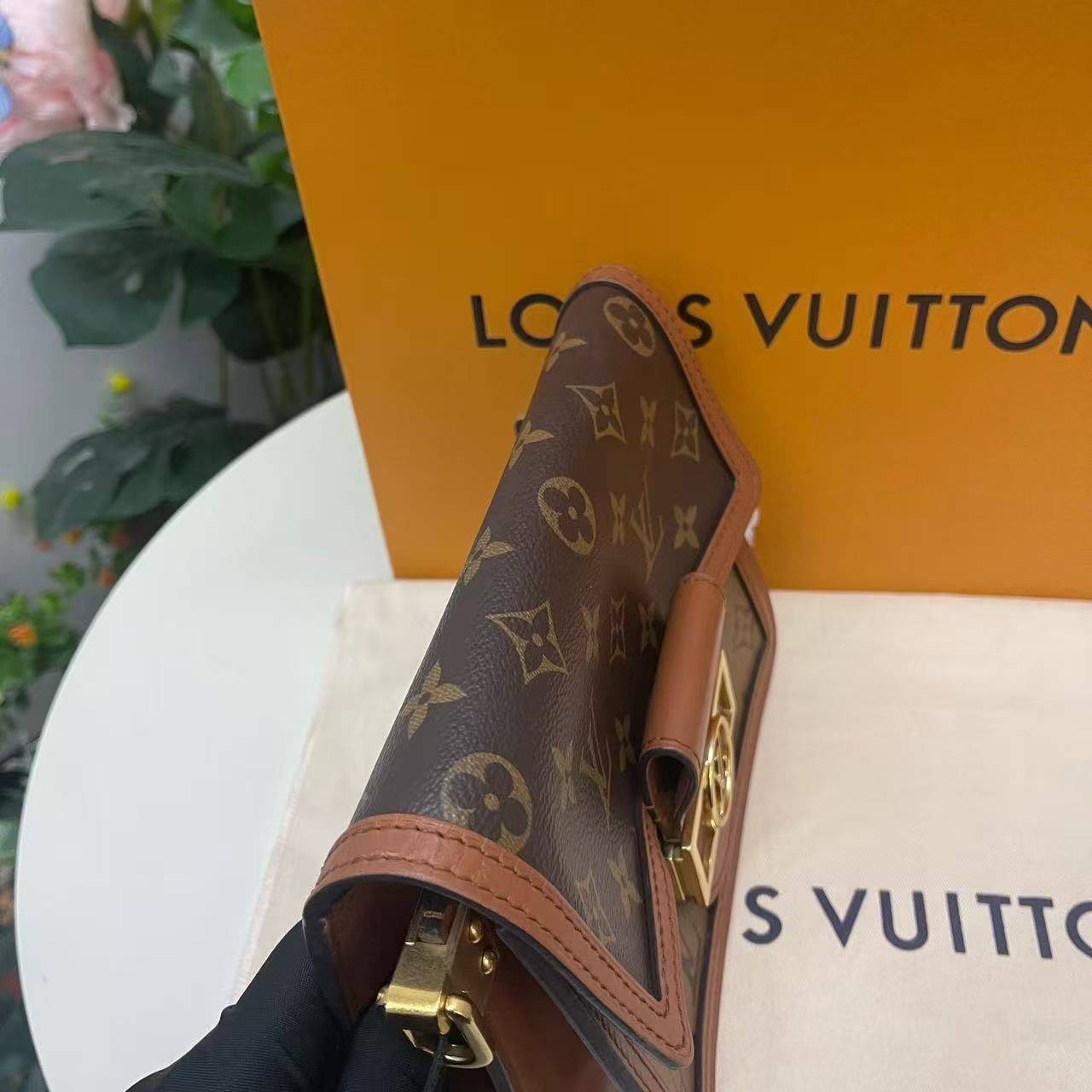 Louis Vuitton - Dauphine MM - Monogram coated canvas with leather trim - Brown - (medium)