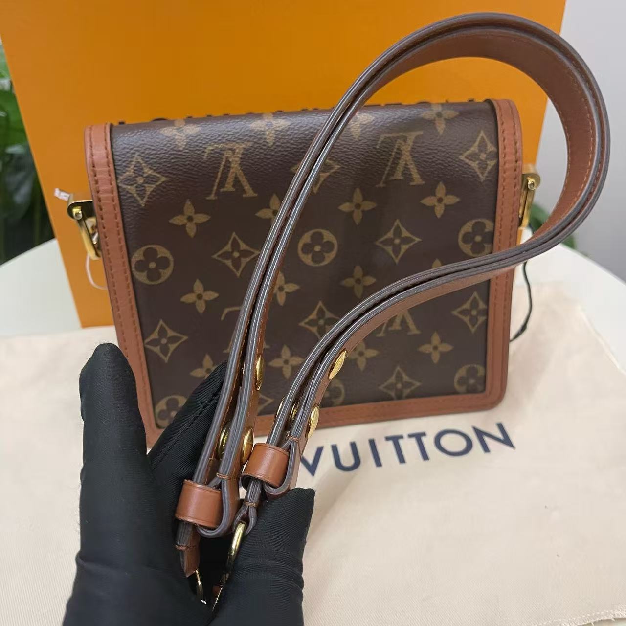 Louis Vuitton - Dauphine MM - Monogram coated canvas with leather trim - Brown - (medium)