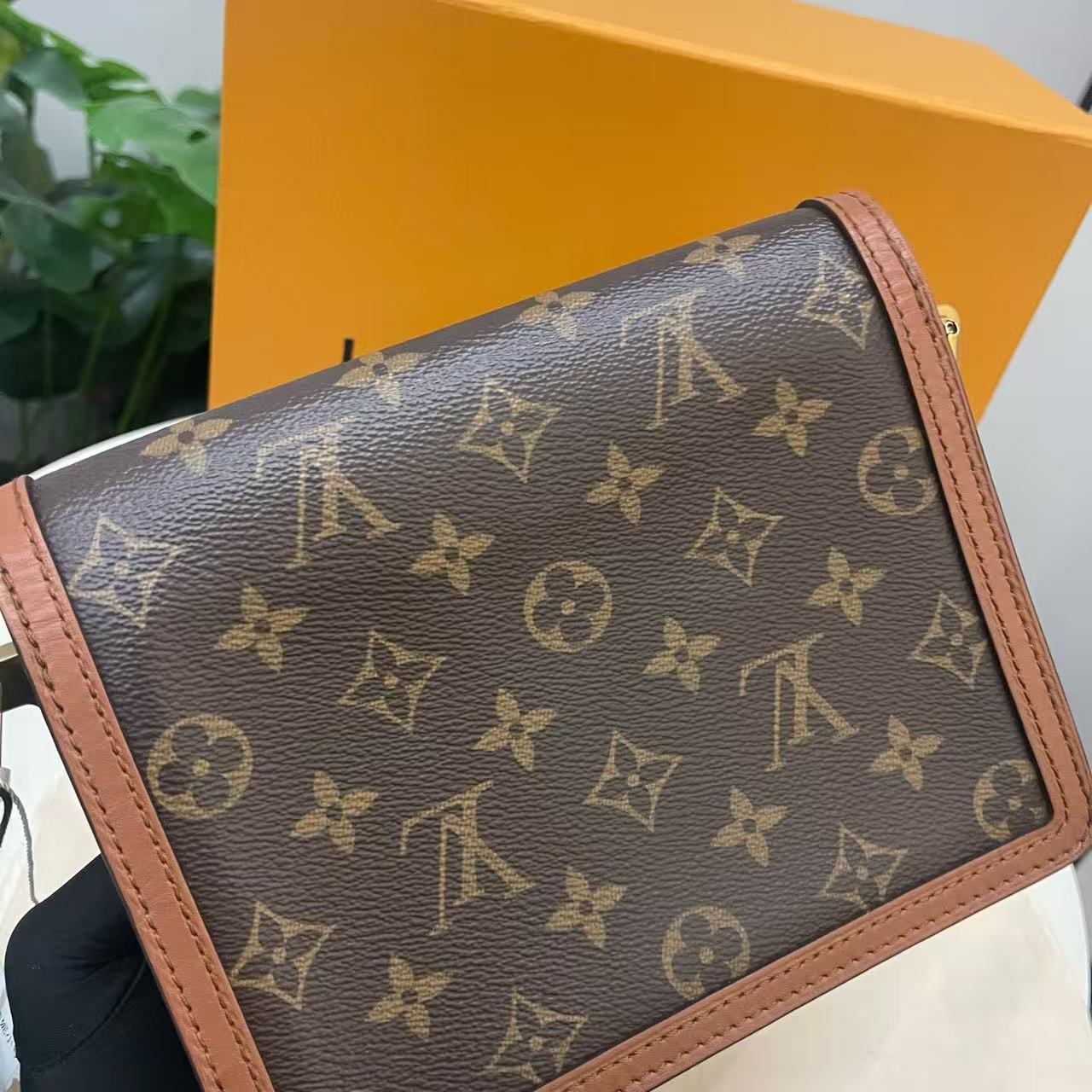 Louis Vuitton - Dauphine MM - Monogram coated canvas with leather trim - Brown - (medium)