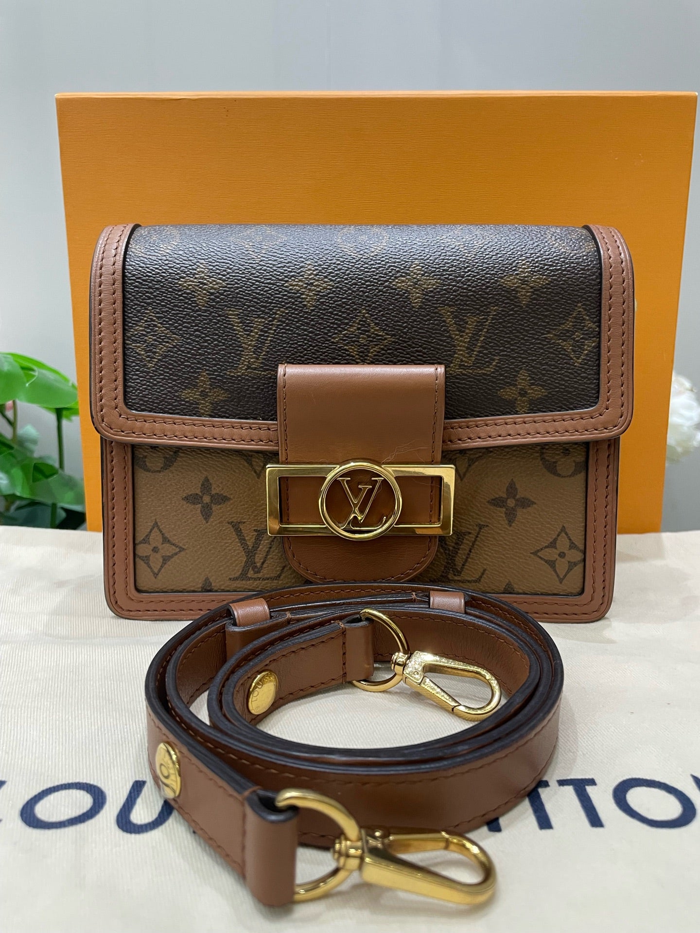 Louis Vuitton - Dauphine Small Shoulder Bag - Monogram Canvas and Leather - Brown - (small)