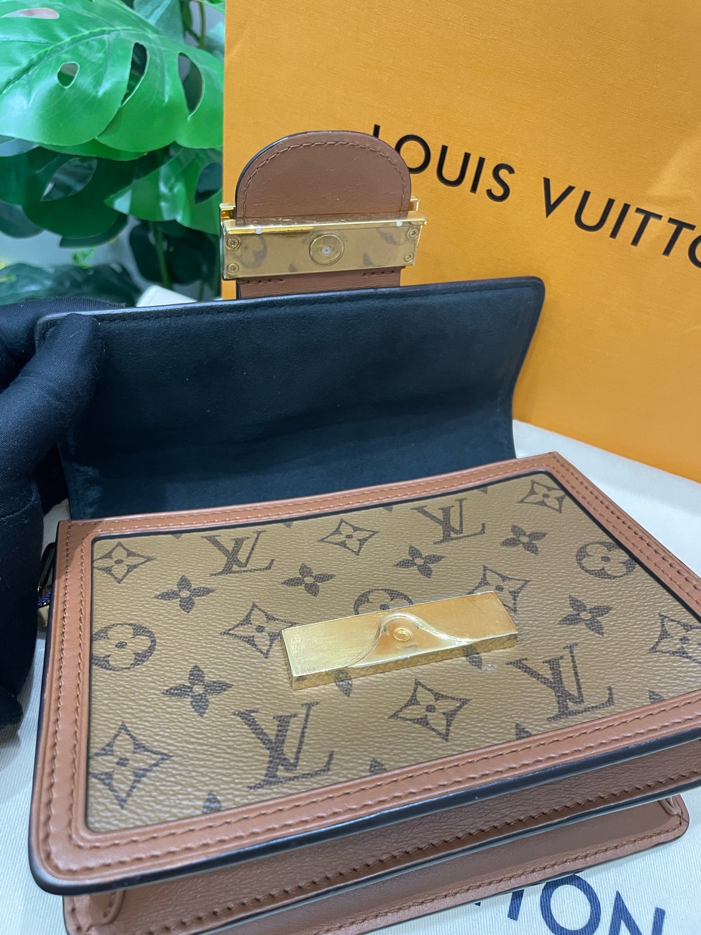 Louis Vuitton - Dauphine Small Shoulder Bag - Monogram Canvas and Leather - Brown - (small)