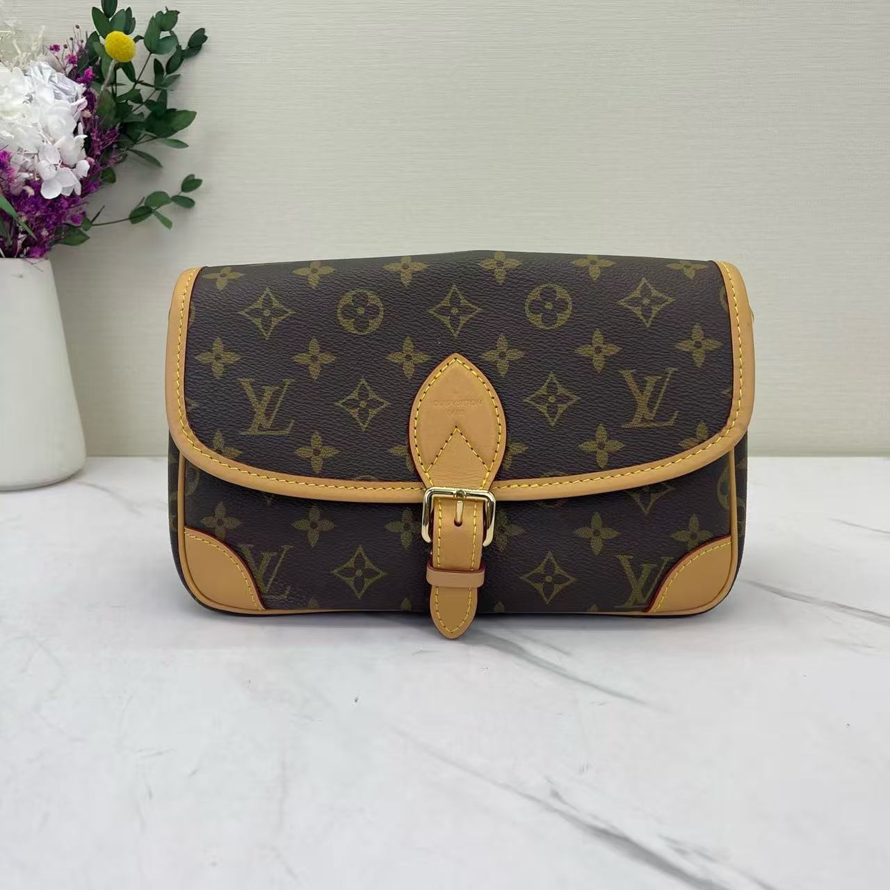 Louis Vuitton - Diane Baguette - Monogram canvas with vachetta leather trim - Brown - (small)