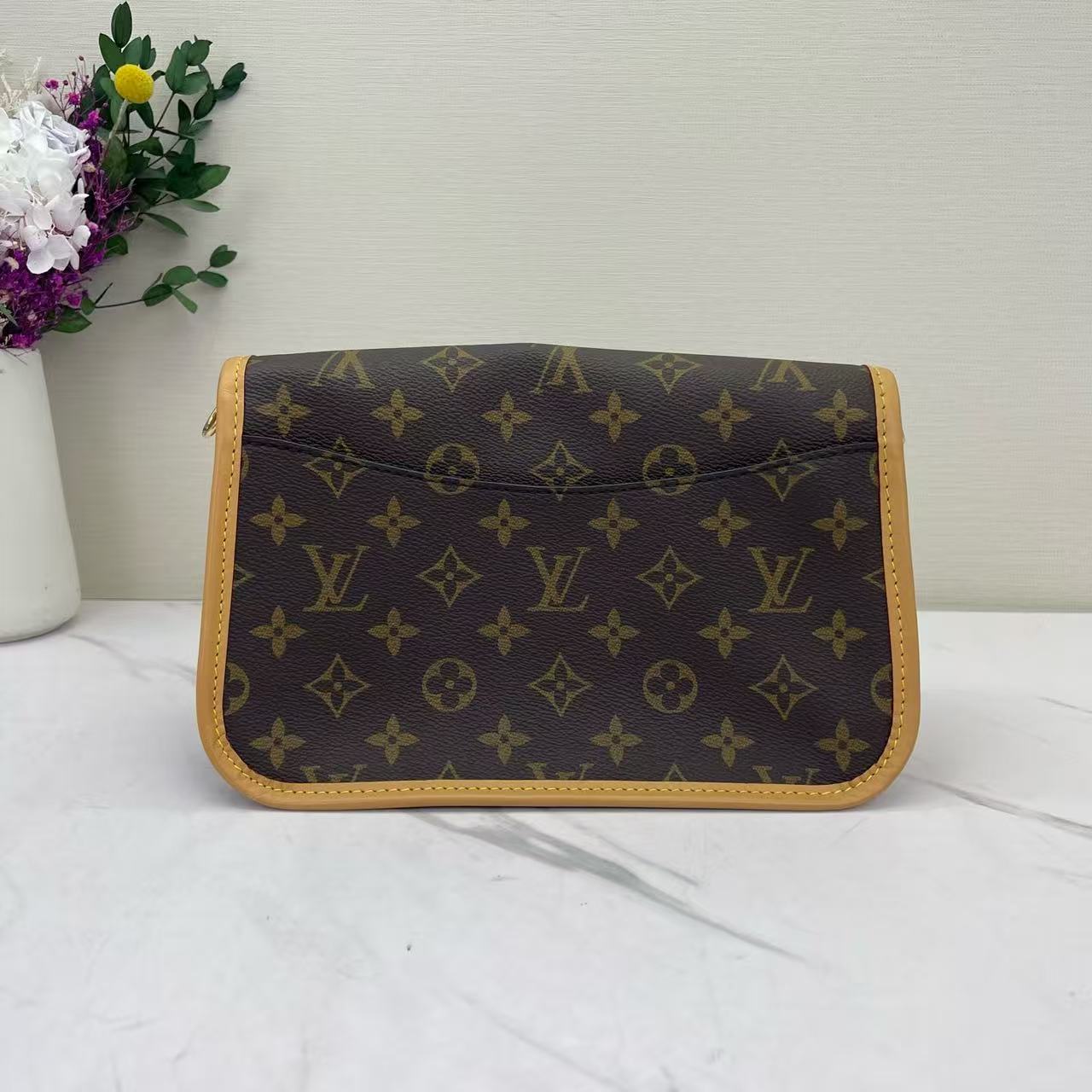 Louis Vuitton - Diane Baguette - Monogram canvas with vachetta leather trim - Brown - (small)