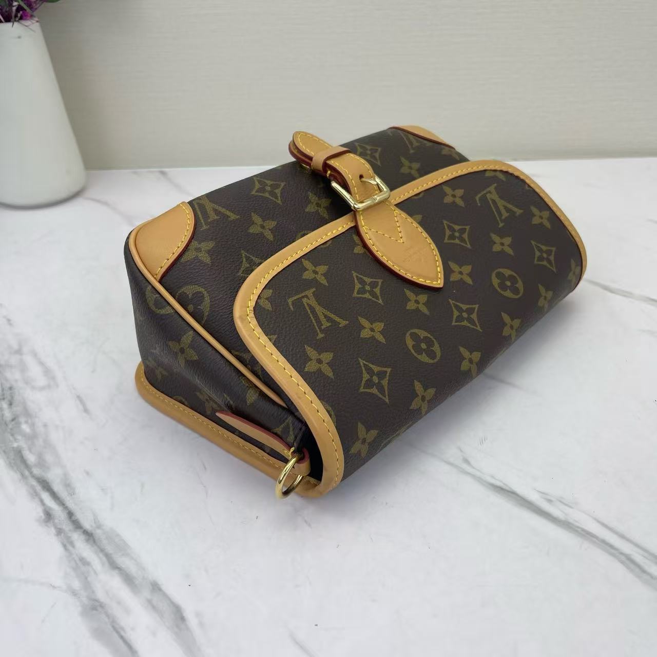 Louis Vuitton - Diane Baguette - Monogram canvas with vachetta leather trim - Brown - (small)