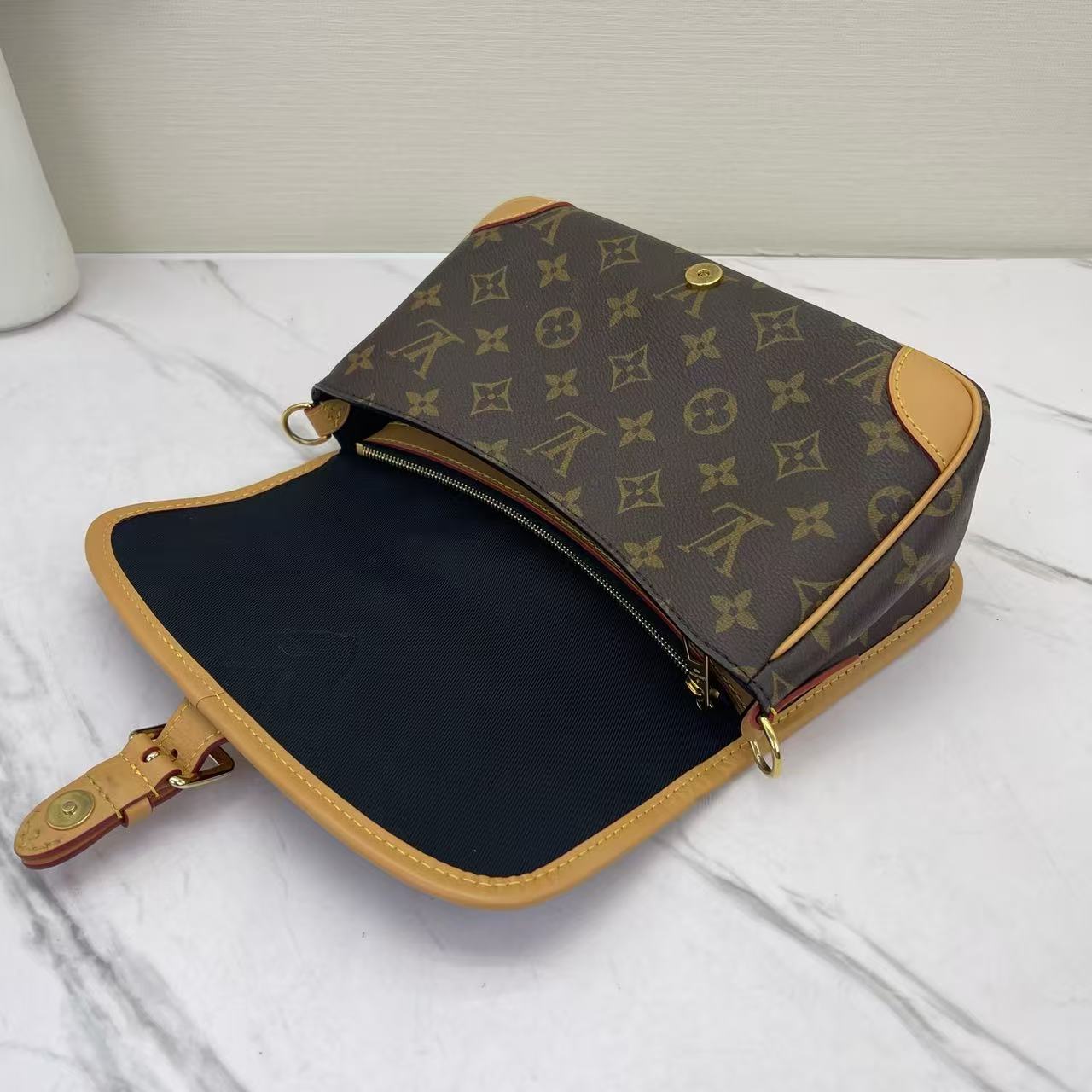 Louis Vuitton - Diane Baguette - Monogram canvas with vachetta leather trim - Brown - (small)