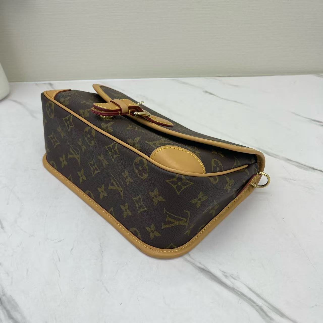 Louis Vuitton - Diane Baguette - Monogram canvas with vachetta leather trim - Brown - (small)