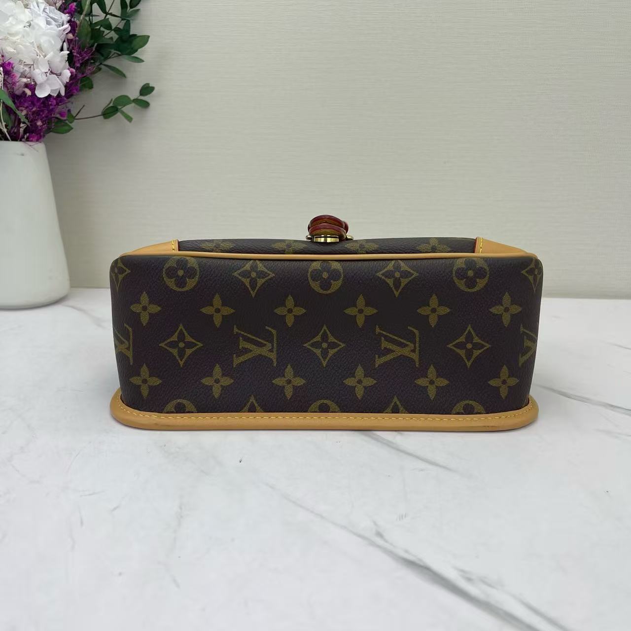 Louis Vuitton - Diane Baguette - Monogram canvas with vachetta leather trim - Brown - (small)