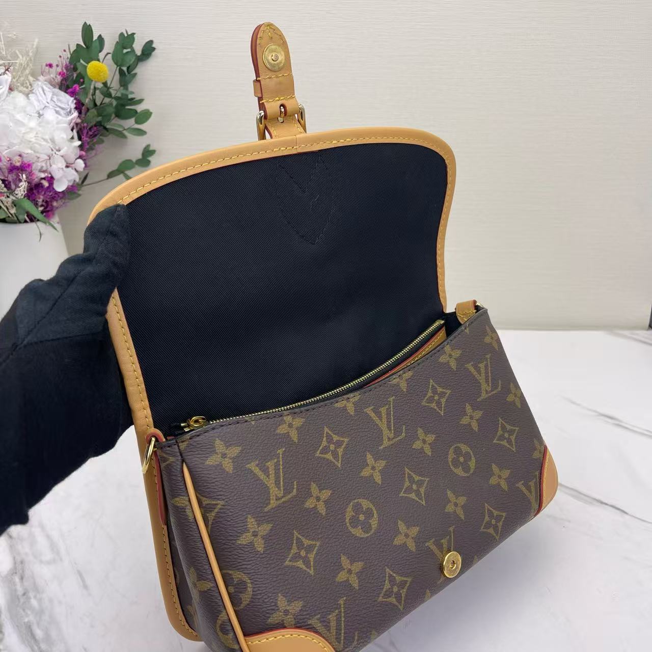 Louis Vuitton - Diane Baguette - Monogram canvas with vachetta leather trim - Brown - (small)