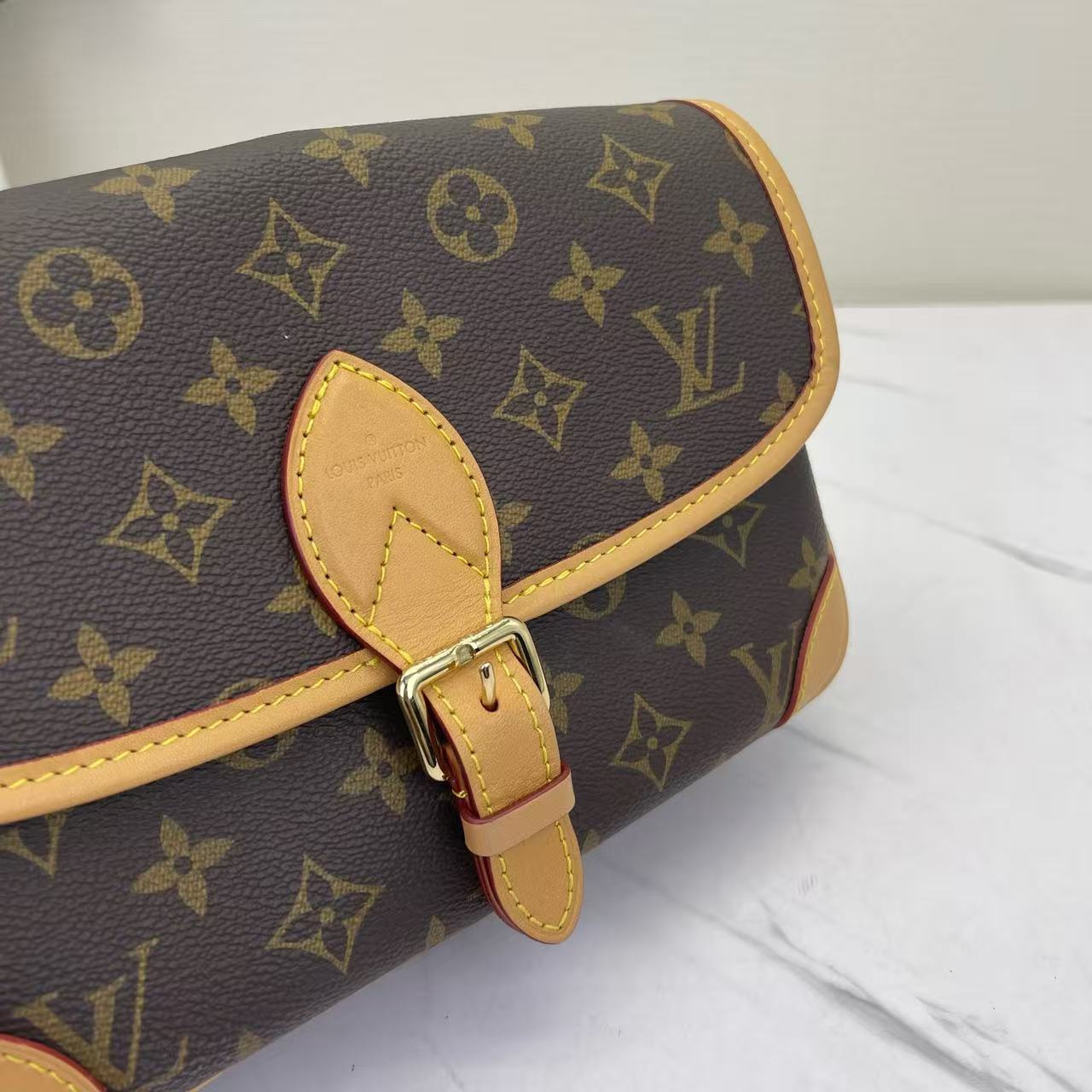 Louis Vuitton - Diane Baguette - Monogram canvas with vachetta leather trim - Brown - (small)