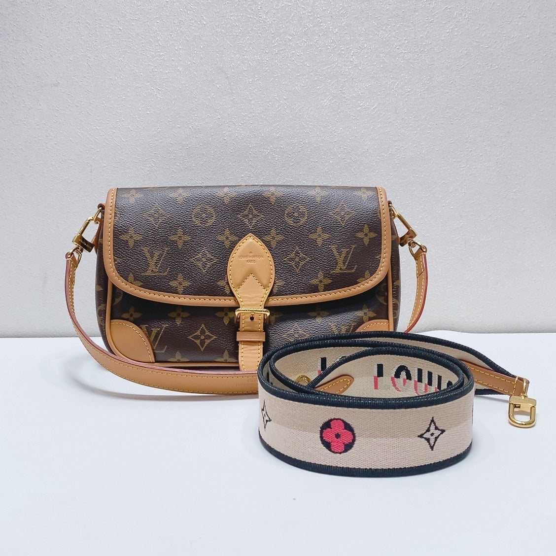 Louis Vuitton - Diane - Leather - Brown - (small)