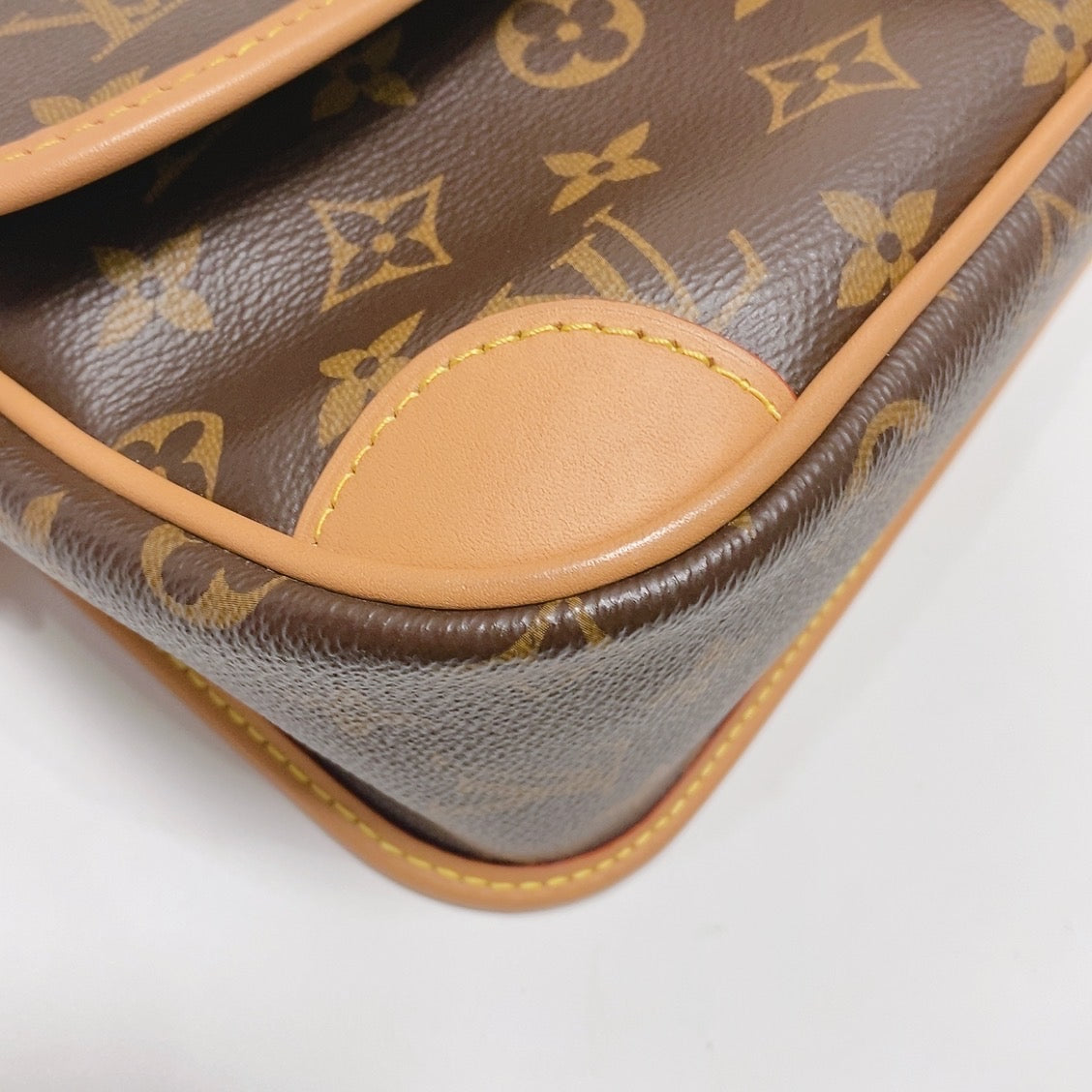 Louis Vuitton - Diane - Leather - Brown - (small)