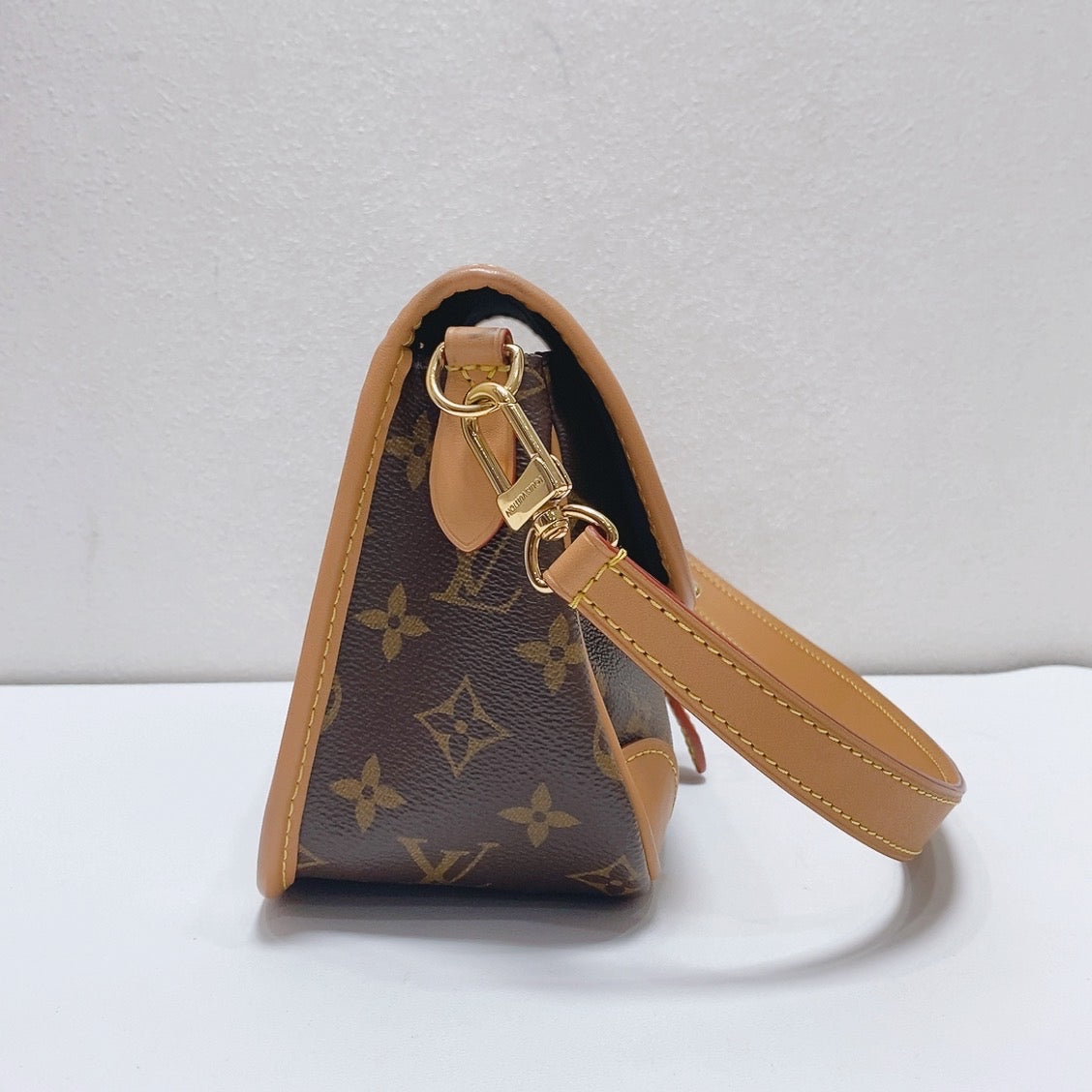 Louis Vuitton - Diane - Leather - Brown - (small)