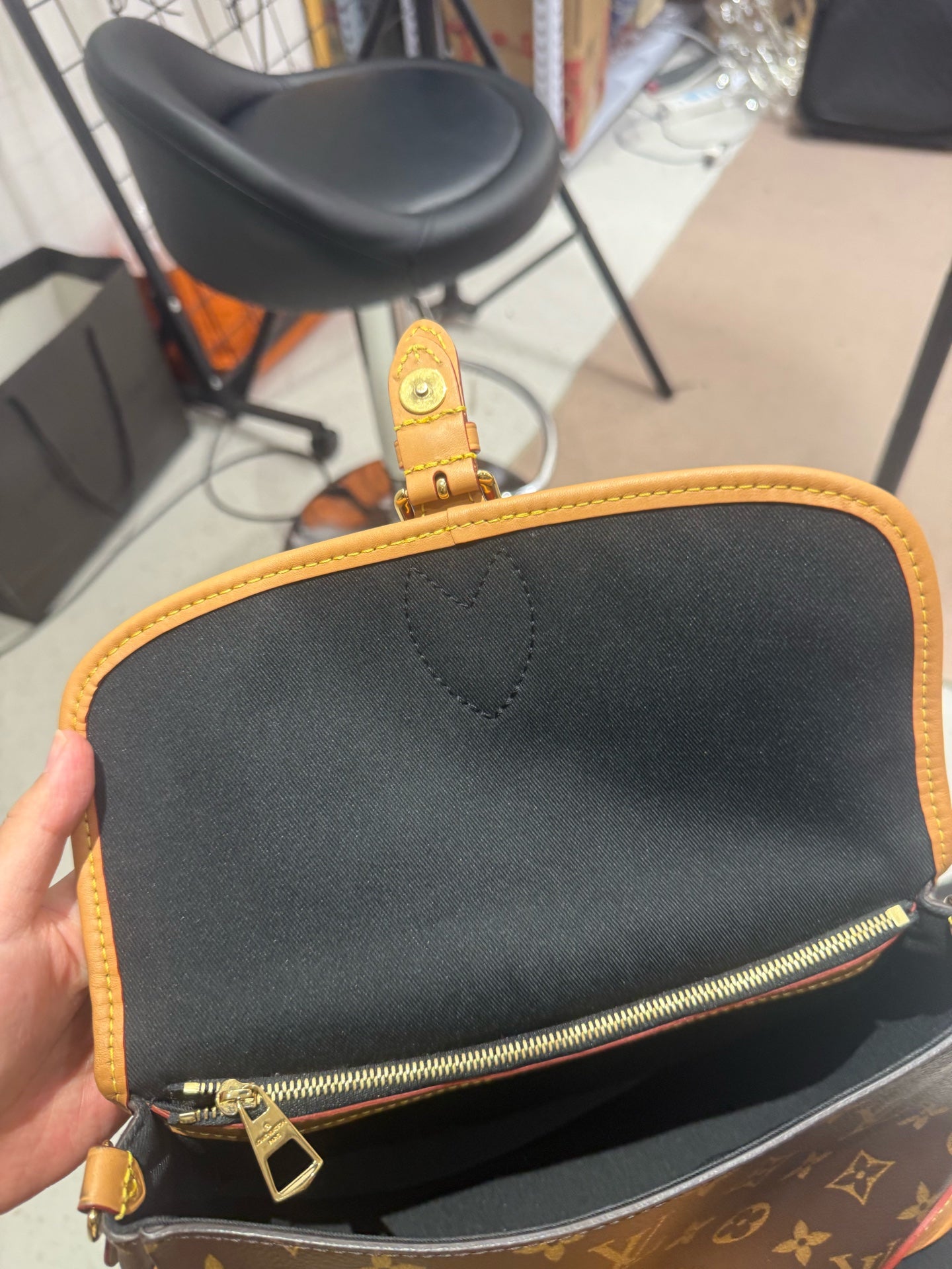 Louis Vuitton - Diane - Leather - Brown - (small)