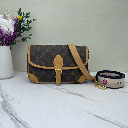 Louis Vuitton - Diane - Monogram canvas with Vachetta leather trim - Brown - (medium)
