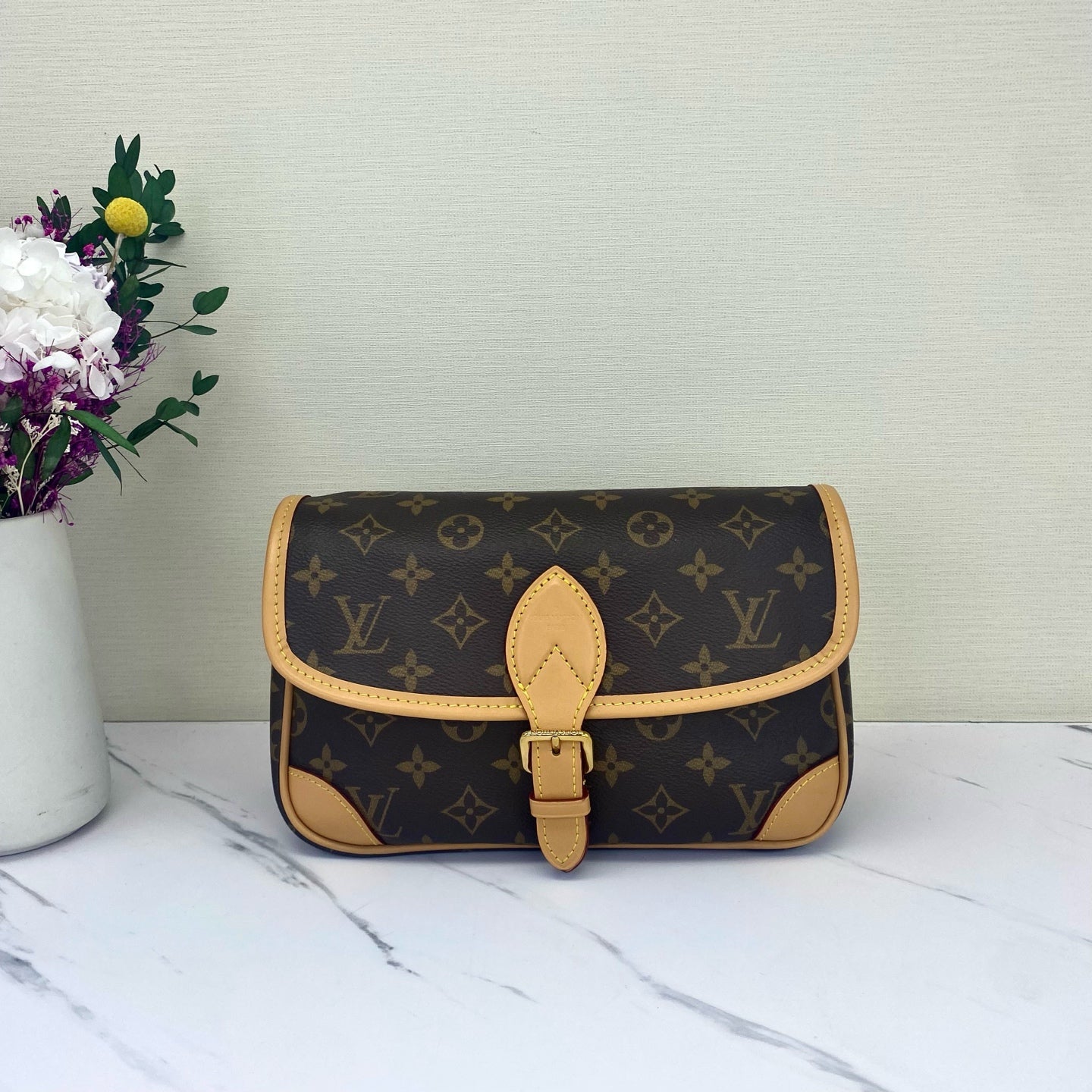 Louis Vuitton - Diane - Monogram canvas with Vachetta leather trim - Brown - (medium)