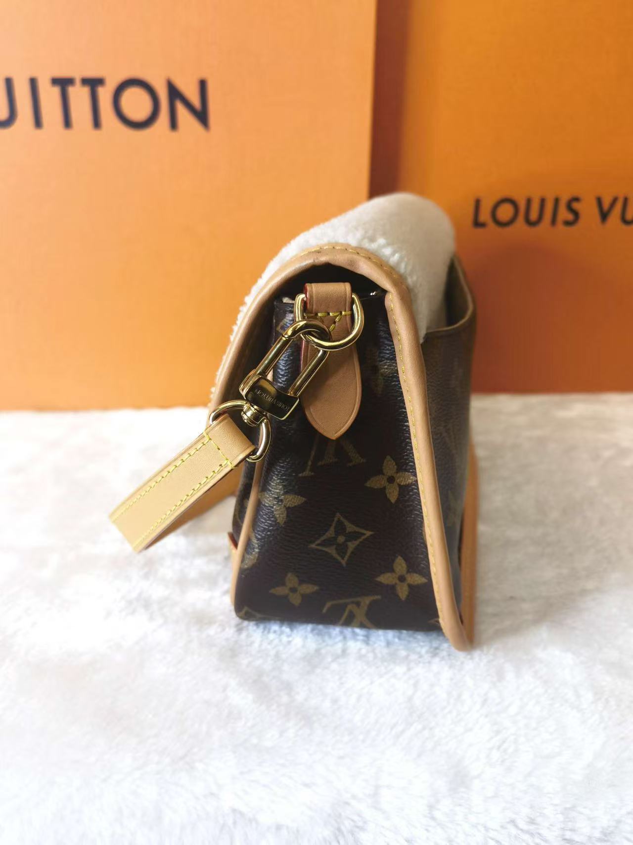 Louis Vuitton - Diane - Monogram coated canvas, natural Vachetta leather, and Spanish sheep wool - Brown and Beige - (small)