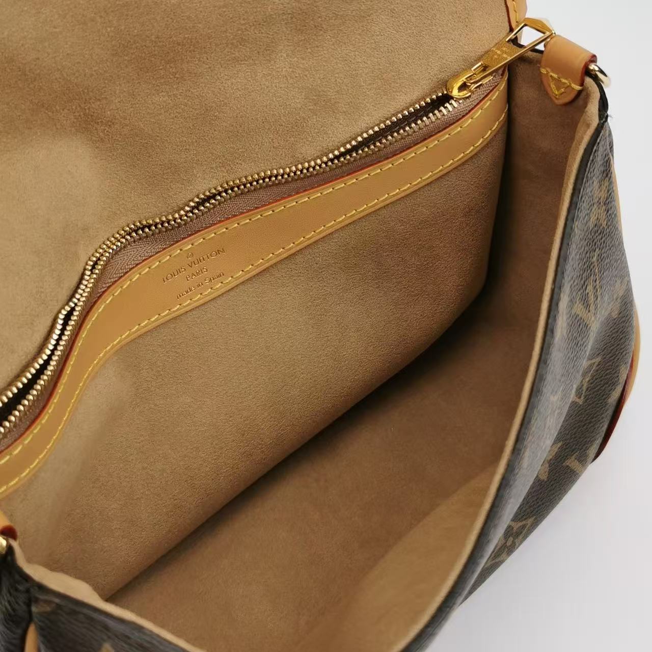 Louis Vuitton - Diane - Monogram coated canvas, natural Vachetta leather, and Spanish sheep wool - Brown and Beige - (small)