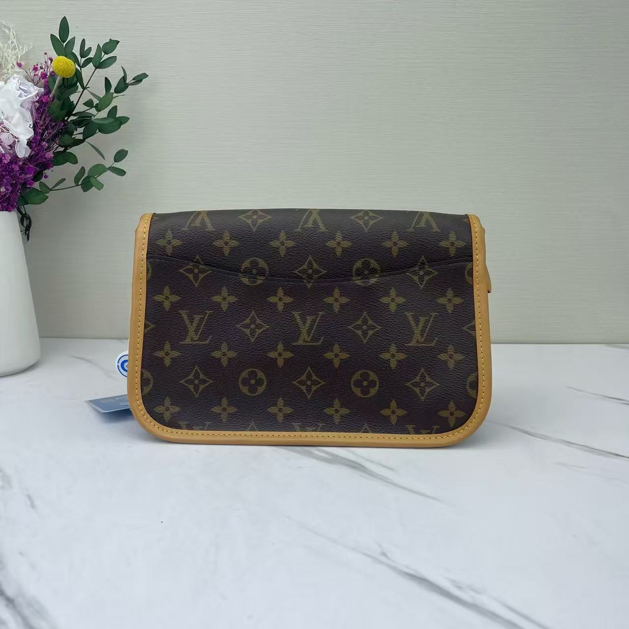 Louis Vuitton - Diane - Monogram coated canvas with natural Vachetta leather trim - Brown - (medium)