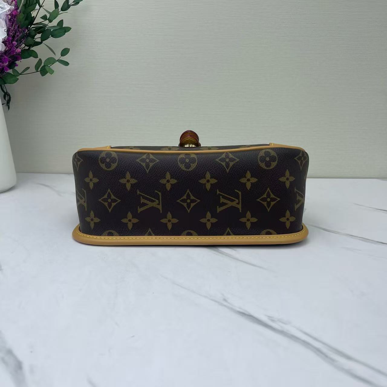 Louis Vuitton - Diane - Monogram coated canvas with natural Vachetta leather trim - Brown - (medium)