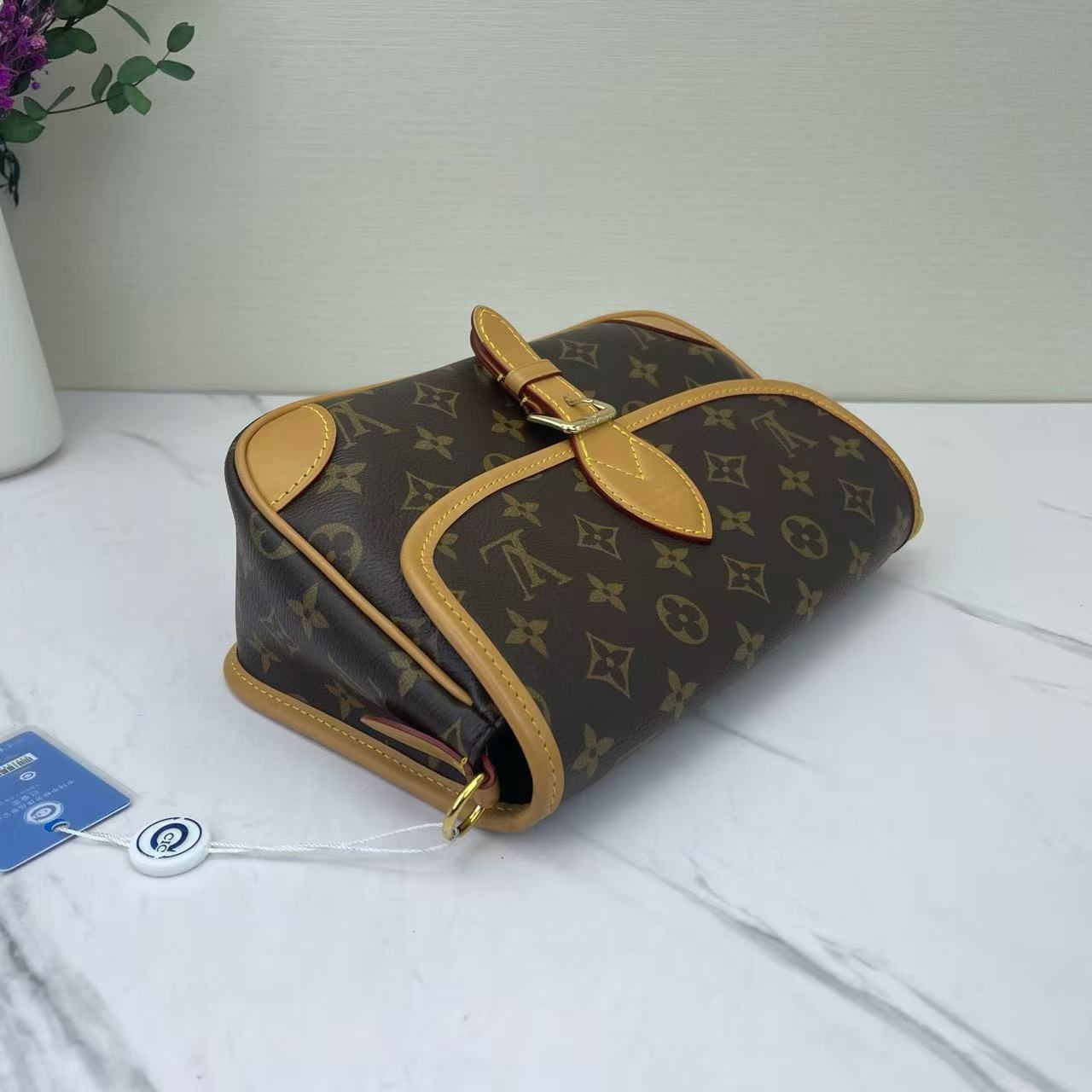 Louis Vuitton - Diane - Monogram coated canvas with natural Vachetta leather trim - Brown - (medium)