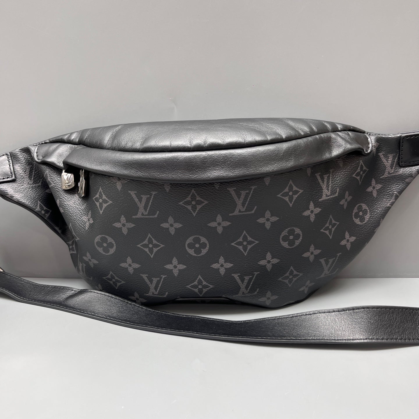 Louis Vuitton - Discover Bumbag - Leather - Black - (medium)