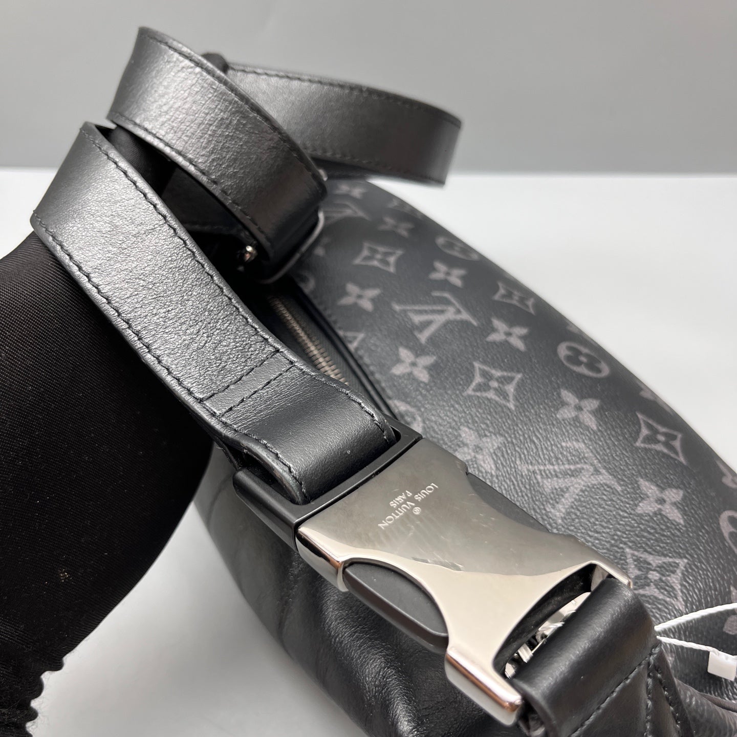 Louis Vuitton - Discover Bumbag - Leather - Black - (medium)