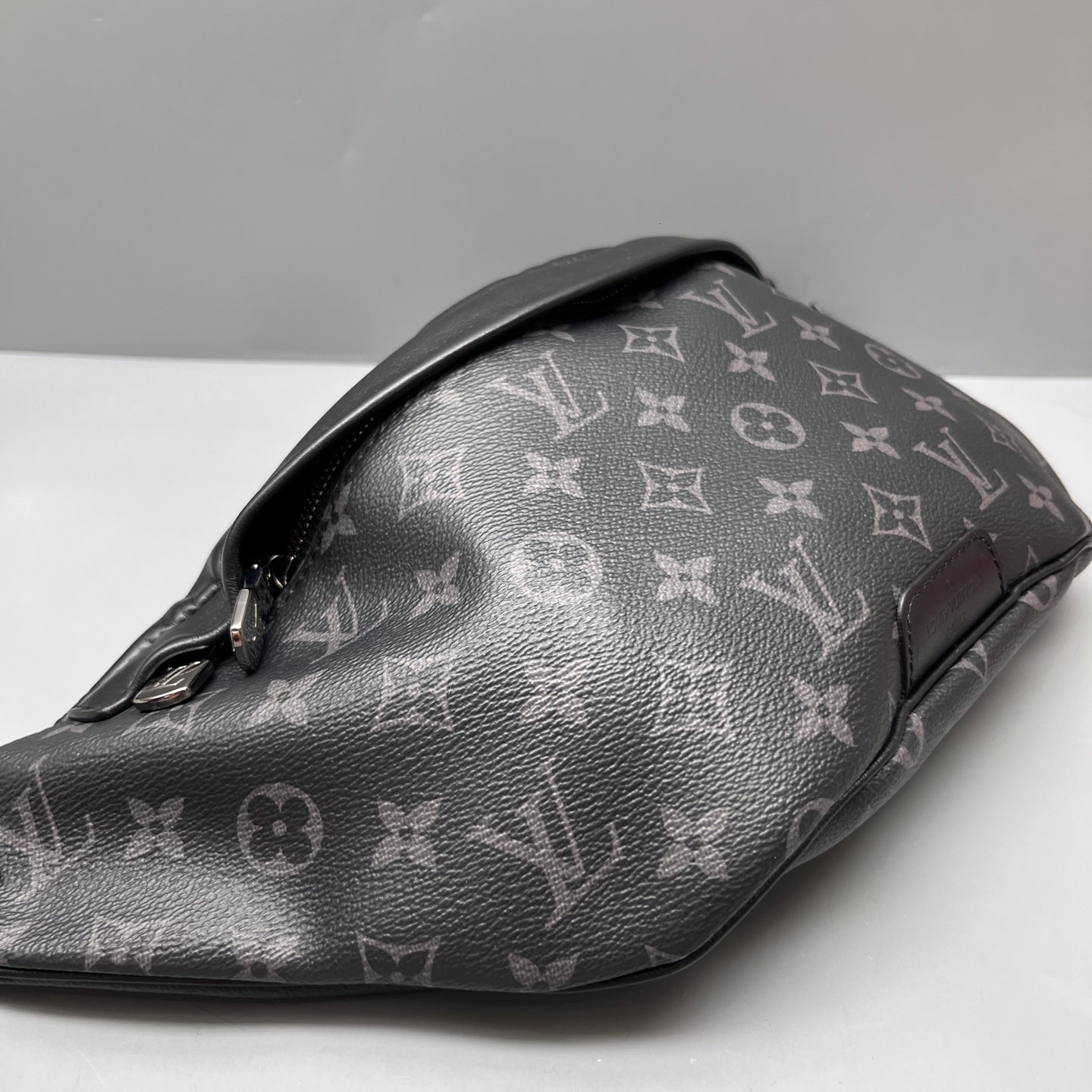 Louis Vuitton - Discover Bumbag - Synthetic - Black - (medium)
