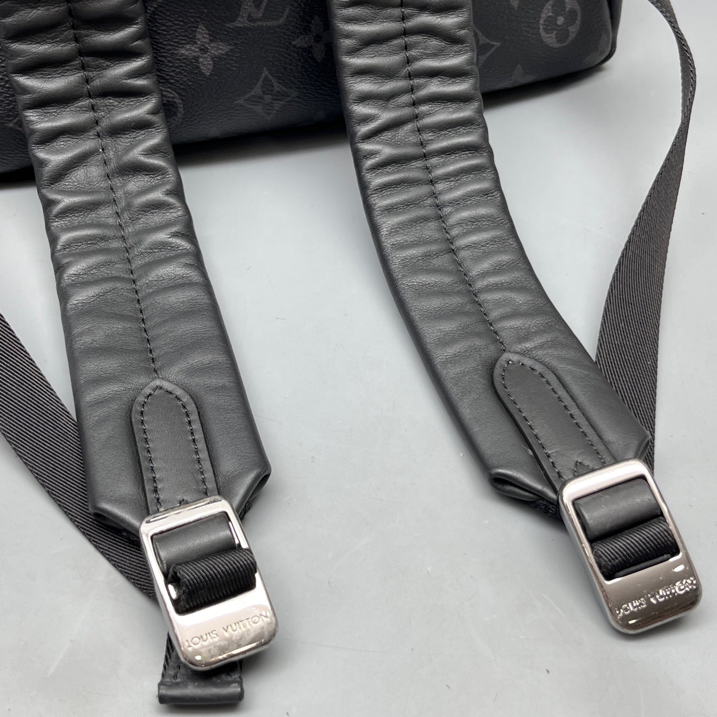 Louis Vuitton - Discovery Apollo - Leather - Black - (medium)